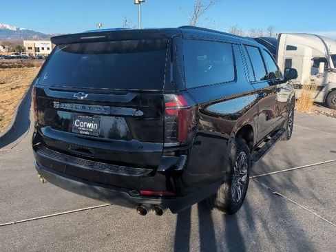 Used 2025 Chevrolet Suburban Z71 image 8