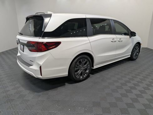 New 2026 Honda Odyssey Touring image 6