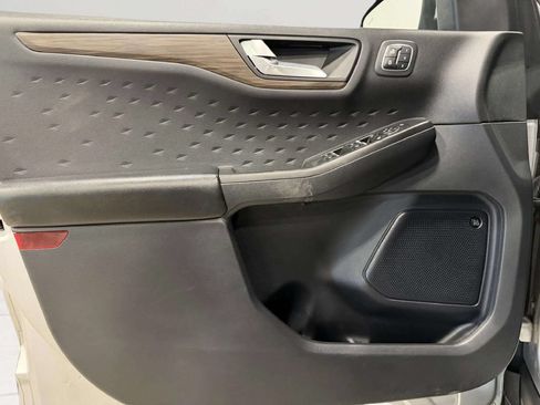 Used 2020 Ford Escape Titanium w/ Titanium Premium Package 2.0 AWD/4WD image 16