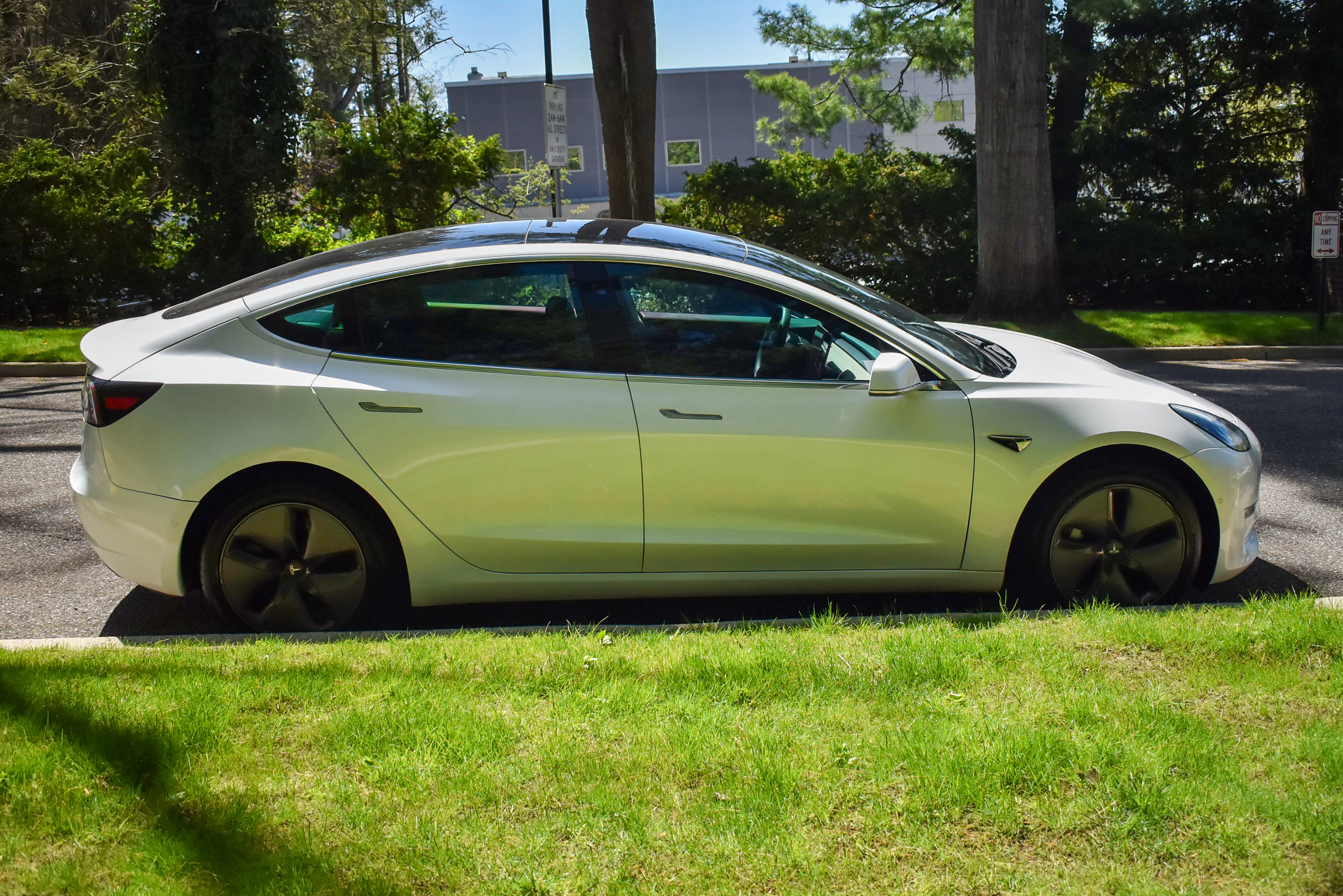 Used 2019 Tesla Model 3 Mid Range RWD image 9