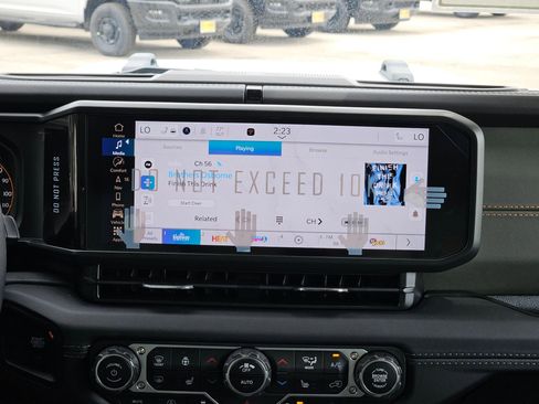 New 2025 Jeep Gladiator Mojave image 16