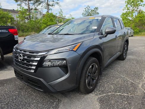 Used 2025 Nissan Rogue SV image 1