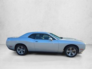 Used 2019 Dodge Challenger SXT video 4