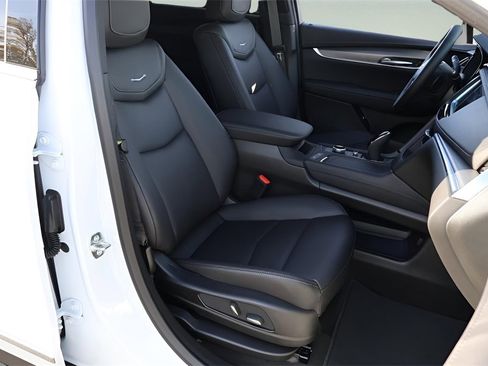 New 2026 Cadillac XT5 Luxury image 19