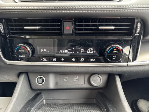 Used 2022 Nissan Rogue SV AWD/4WD image 15