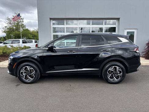 Used 2023 Kia Sportage LX AWD/4WD image 2