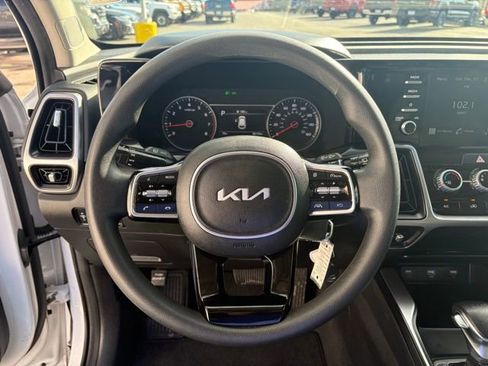 Used 2023 Kia Sorento LX image 14