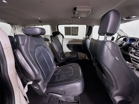 Used 2018 Chrysler Pacifica Touring-L w/ Premium Audio Group image 26