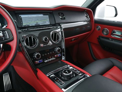 Used 2023 Rolls-Royce Cullinan Black Badge w/ Dark Exterior Package image 36