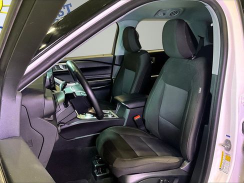 Used 2023 Ford Explorer XLT AWD/4WD image 21