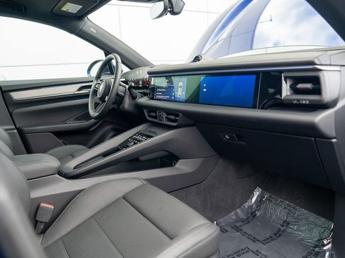 New 2025 Porsche Macan 4S Electric image 27