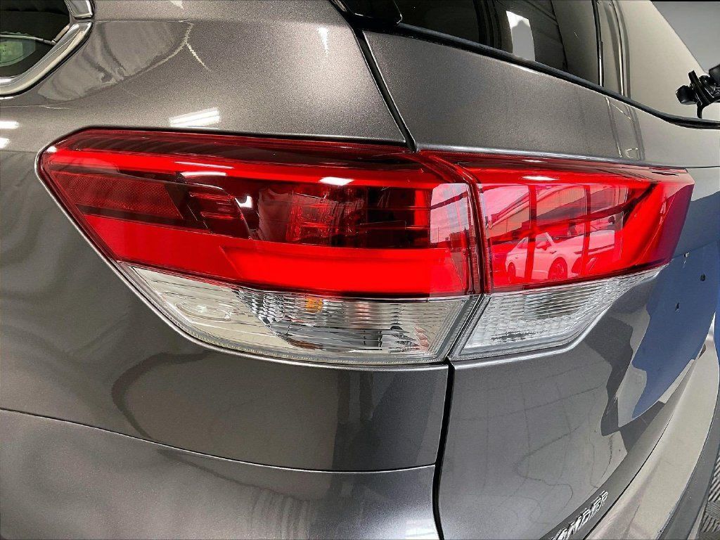Used 2019 Toyota Highlander XLE AWD/4WD image 35