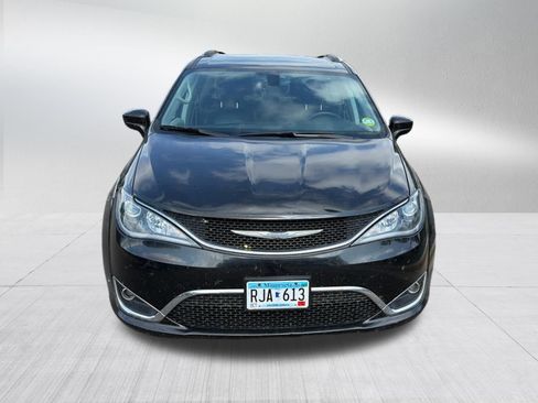 Used 2017 Chrysler Pacifica Touring-L Plus FWD image 2