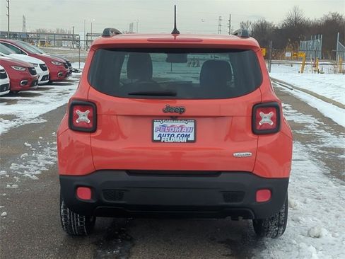 Used 2015 Jeep Renegade Latitude w/ Popular Equipment Group image 4