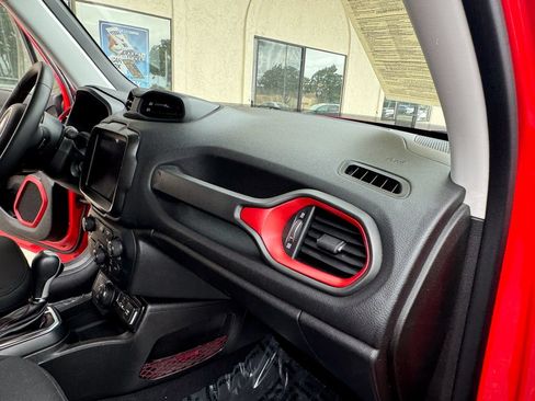 Used 2023 Jeep Renegade Trailhawk AWD/4WD image 21