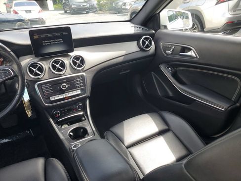 Used 2020 Mercedes-Benz GLA 250 4MATIC w/ Convenience Package image 17