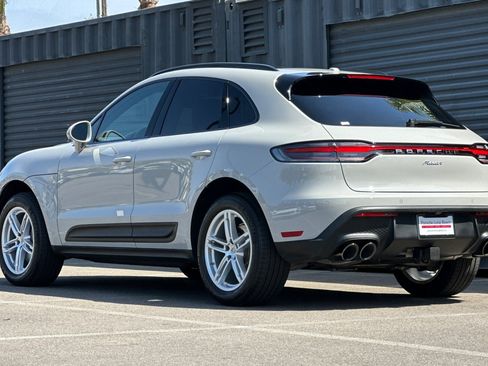 Used 2026 Porsche Macan AWD/4WD image 3
