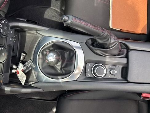 Used 2018 MAZDA MX-5 Miata Club RWD image 21