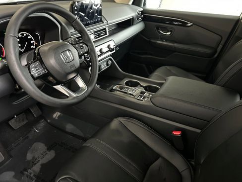 New 2025 Honda Pilot EX-L image 6