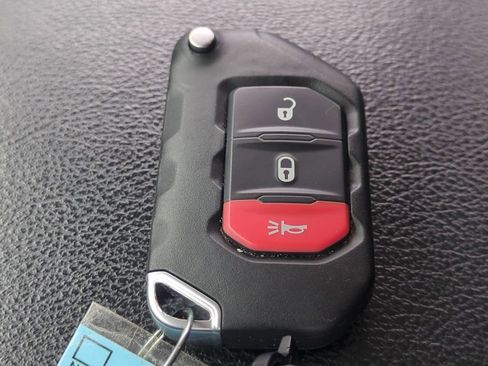 Used 2022 Jeep Wrangler Unlimited Sport w/ Xtreme Recon 35" Tire Package image 33