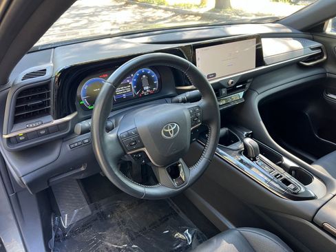 Used 2025 Toyota Crown XLE image 31