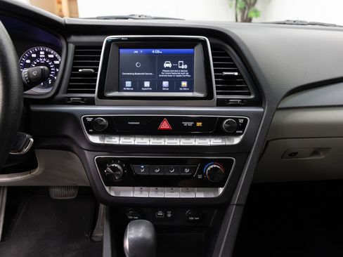 Used 2019 Hyundai Sonata SE FWD image 18