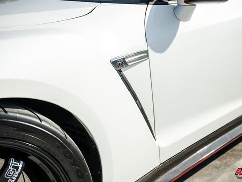 Used 2014 Nissan GT-R Premium image 29