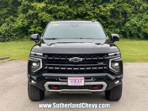 Used 2025 Chevrolet Suburban Z71 AWD/4WD image 2
