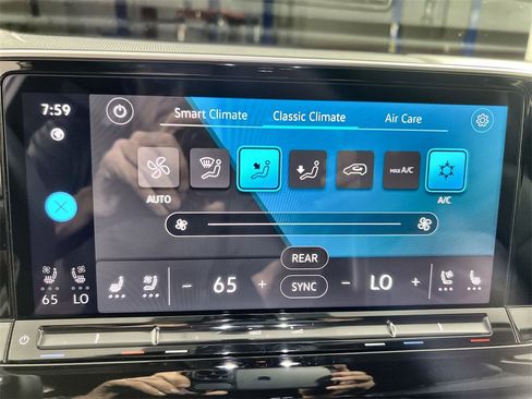 Used 2024 Volkswagen Atlas SE image 16