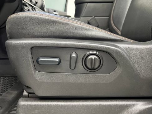 Used 2022 GMC Sierra 2500 AT4 w/ AT4 Preferred Package AWD/4WD image 13