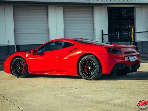 Used 2018 Ferrari 488 GTB image 5