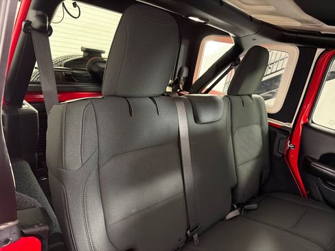 Used 2018 Jeep Wrangler Unlimited Sport S AWD/4WD image 21