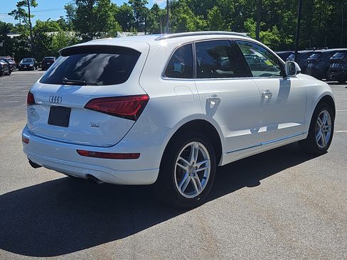 Used 2017 Audi Q5 2.0T Premium Plus w/ Technology Package AWD/4WD image 2