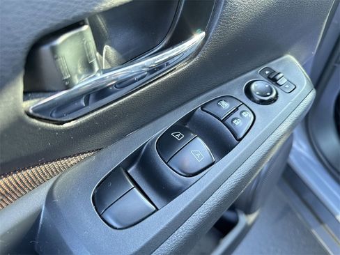 Used 2023 Nissan Kicks SR image 19