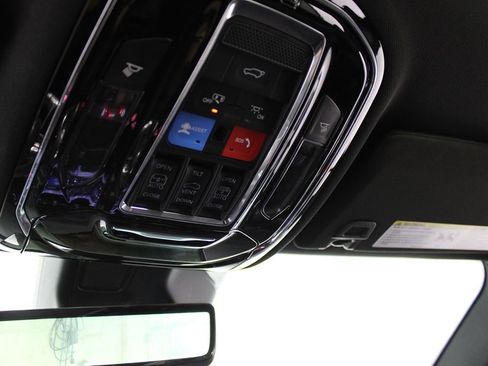 Used 2022 Jeep Grand Cherokee Overland w/ Luxury Tech Group IV image 28