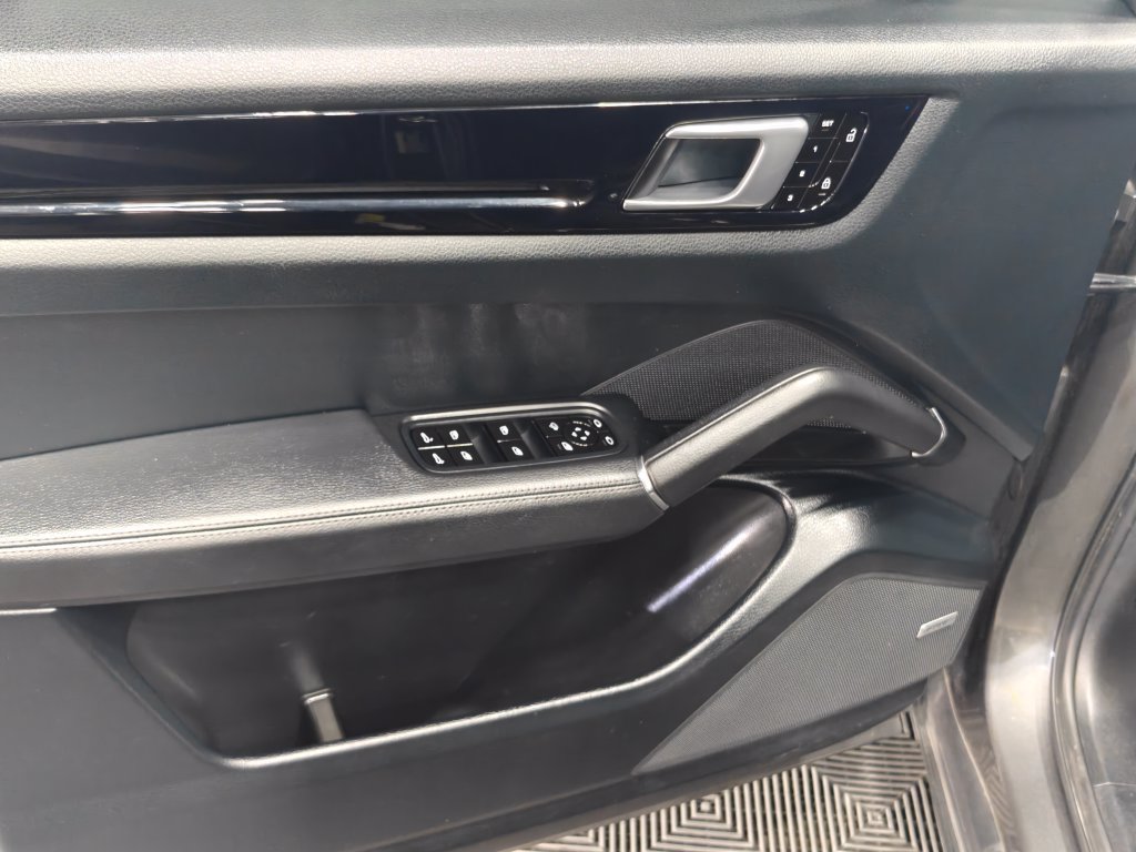 Used 2019 Porsche Cayenne S AWD/4WD image 56