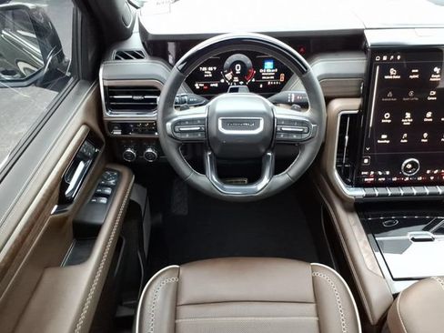 Used 2025 GMC Yukon Denali Ultimate AWD/4WD image 17