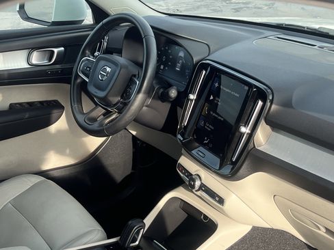 Used 2021 Volvo XC40 T5 Momentum AWD/4WD image 16