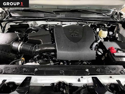 Used 2021 Toyota Tacoma SR5 AWD/4WD image 32