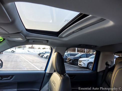 Used 2025 Ford Maverick Lobo image 16