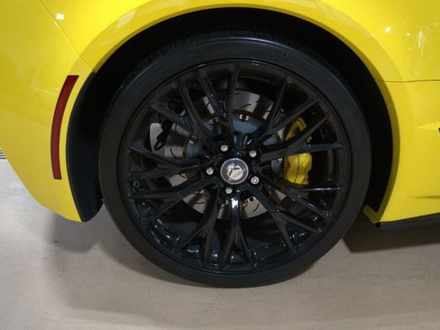Used 2016 Chevrolet Corvette Z06 w/ 3LZ Preferred Equipment Group RWD image 33