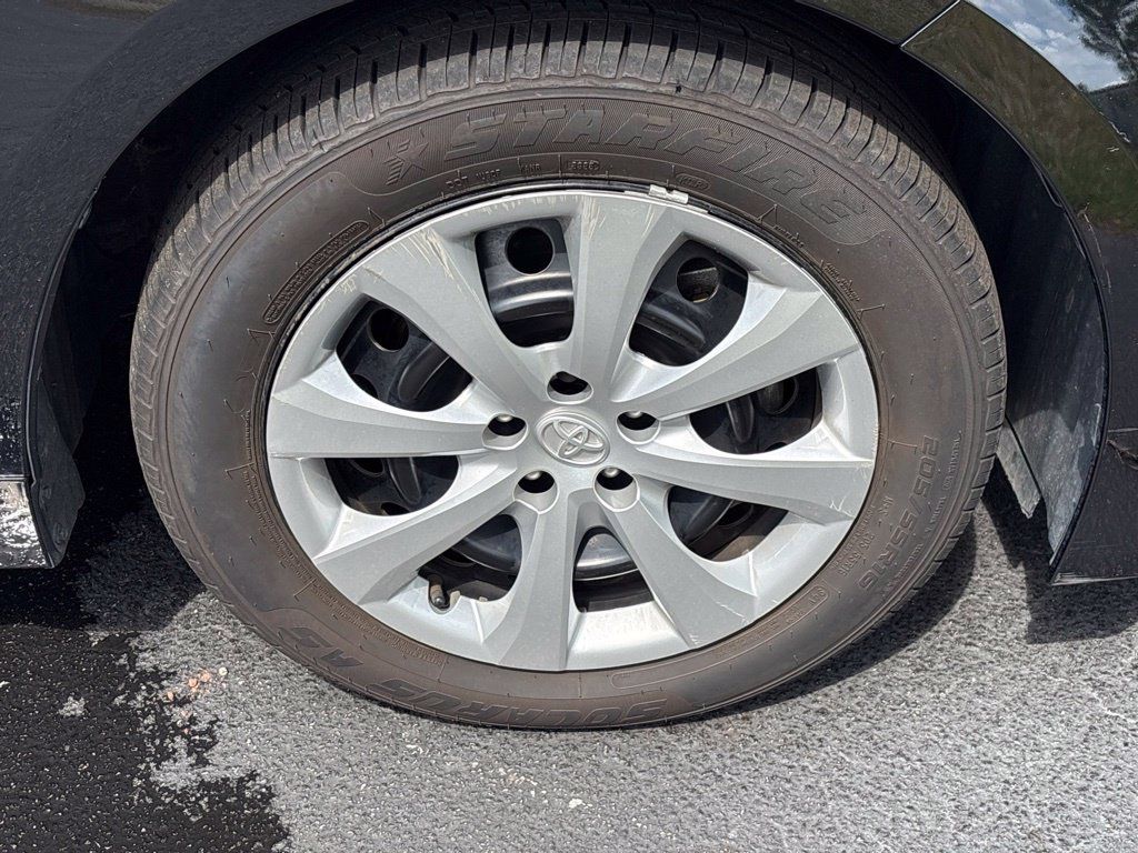 Used 2024 Toyota Corolla LE FWD image 9