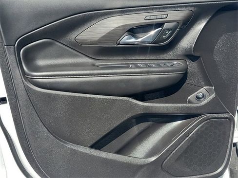 Used 2024 GMC Terrain SLT image 20