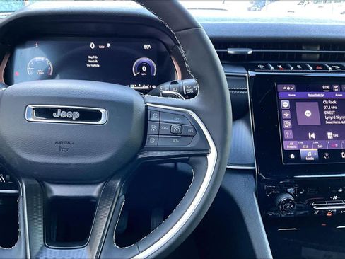 Used 2025 Jeep Grand Cherokee L Altitude RWD image 25