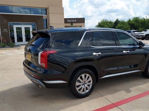 Used 2025 Hyundai Palisade SE image 3