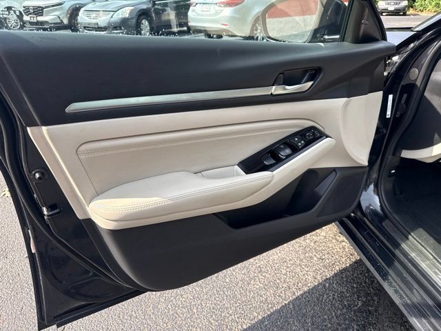 Used 2022 Nissan Altima 2.5 SL FWD image 12