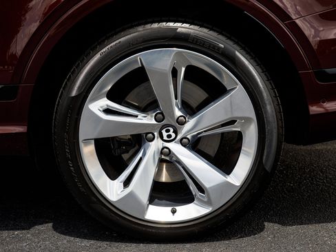 Used 2023 Bentley Bentayga Extended Wheelbase AWD/4WD image 13