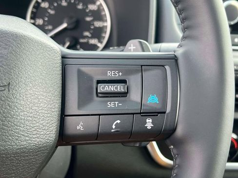 Used 2025 Nissan Rogue SV w/ SV Premium Package FWD image 23