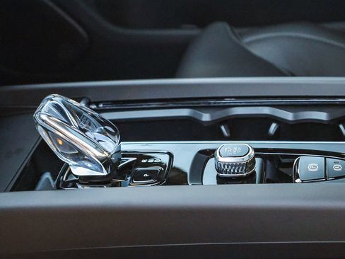 New 2026 Volvo XC60 B5 Ultra w/ Climate Package PRO image 29