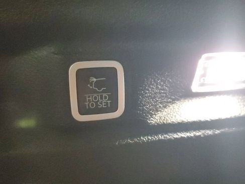 Used 2025 Jeep Grand Cherokee L Limited image 11